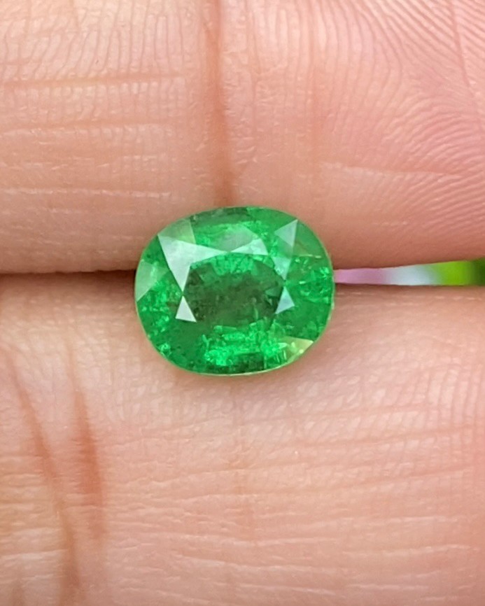 พลอย ซาโวไรท์ Tsavorite Garnet 沙弗 3.19 กะรัต (Cts.克拉) ดิบ Unheated. 未加热的