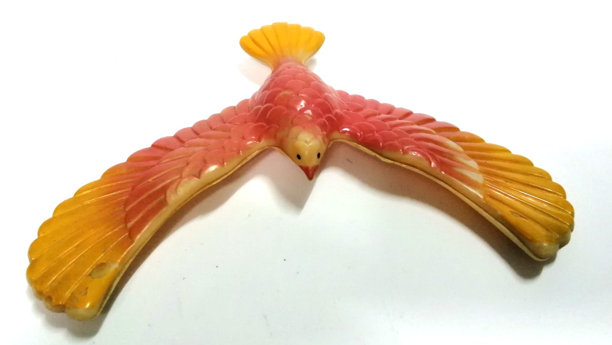 นกบิน สมดุล ของเล่นยุค 90 นกที่วางบนอะไร แล้วจะลอยตัวอยู่ได้อย่างสมดุล ของเล่นเก่าตามสมัย หายาก สภาพดี ***สีลอกตามเวลางานเก่าแท้ ขายตามสภาพ