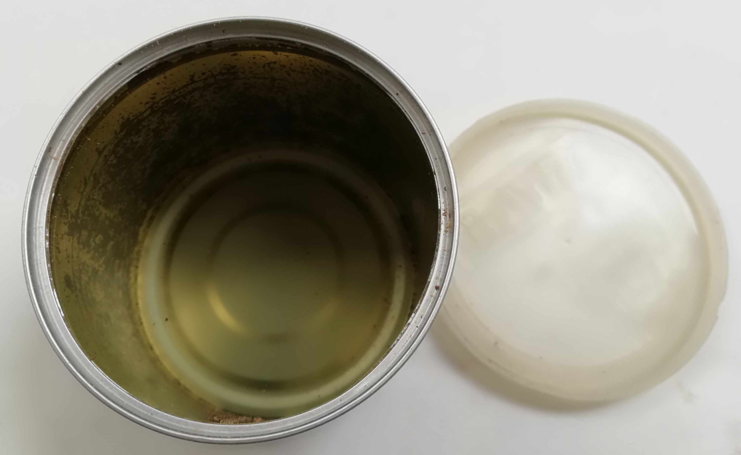 ของสะสม กล่องสังกะสี (กล่องโลหะ) กระป๋องโก๋แก่รสกาแฟขนาดเล็กพร้อมฝา กระป๋องทรงกระบอกสีกาแฟ เส้นผ่าศุนย์กลางประมาณ 3" ความสูงประมาณ 3"