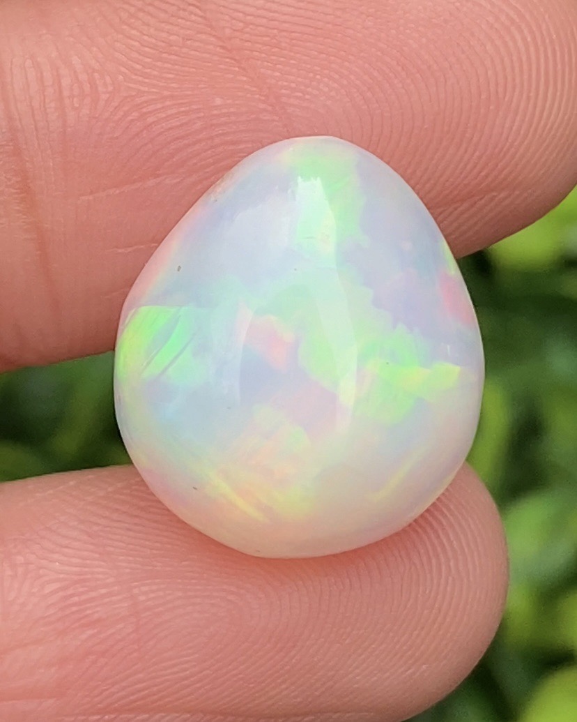 พลอย ไวท์ โอปอล White Opal 8.38 กะรัต (Cts.) พร้อมใบเซอร์ พลอยแท้ อัญมณีมงคลประจําวันเกิด เครื่องประดับพลอย
