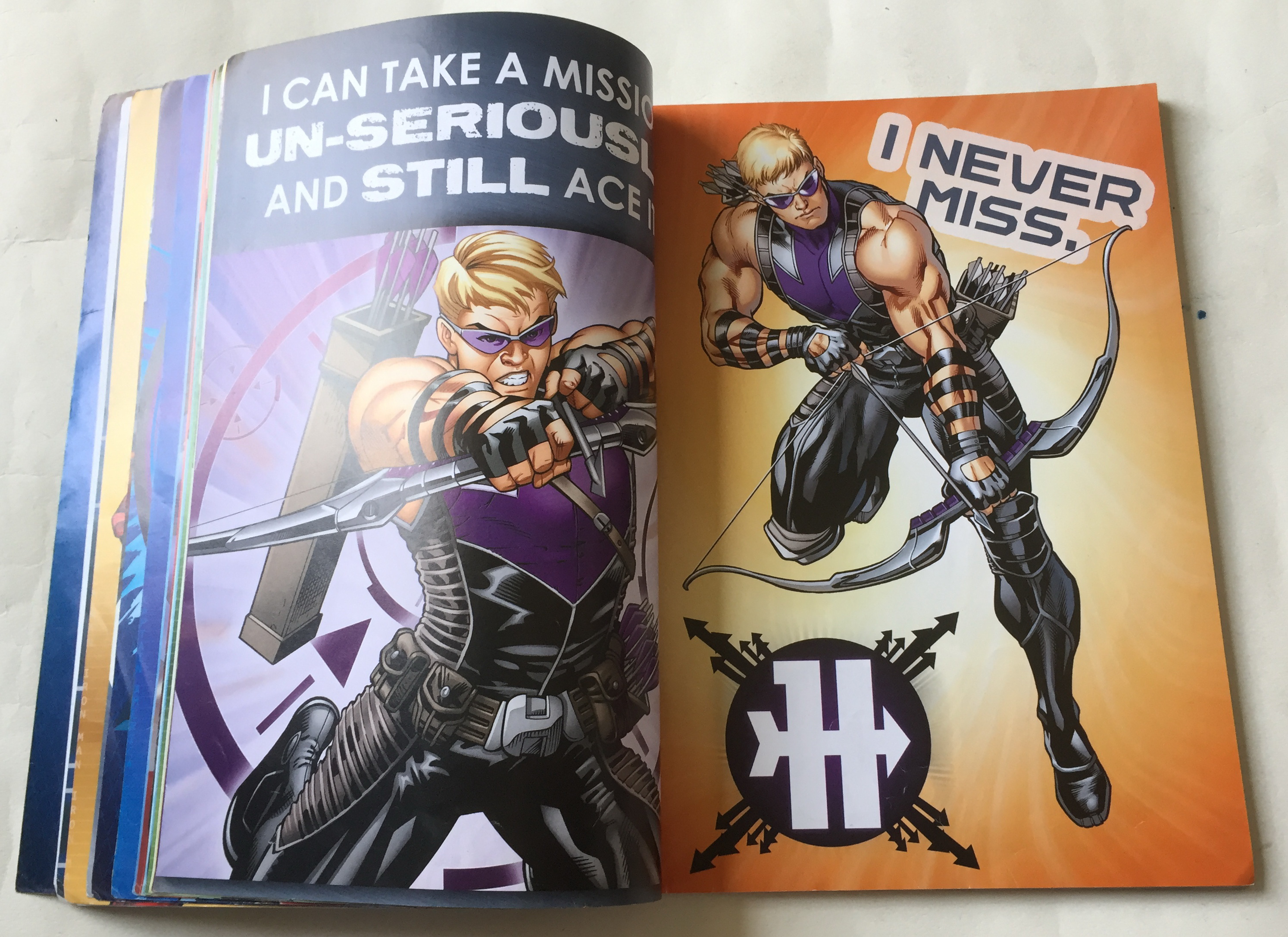 มีหลายภาพ, Marvel Assemble in Action หนังสือภาพการ์ตูนสีทั้งเล่ม Marvel Comic Marvel Poster-A-Page ฉบับภาษาอังกฤษพร้อมโปสเตอร์ในเล่ม