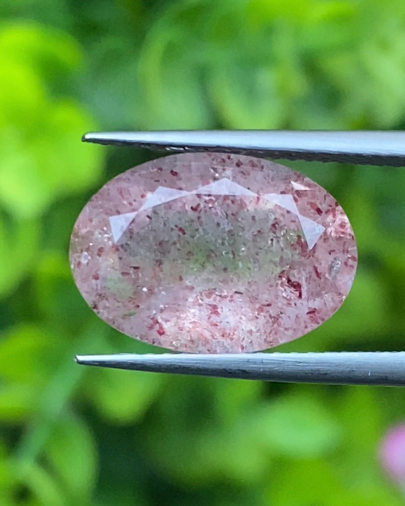 พลอย สตอเบอรี่ ควอตซ์ Strawberry Quartz 5.49 กะรัต (Cts.) พลอยแท้ อัญมณีมงคลประจําวันเกิด เครื่องประดับพลอย