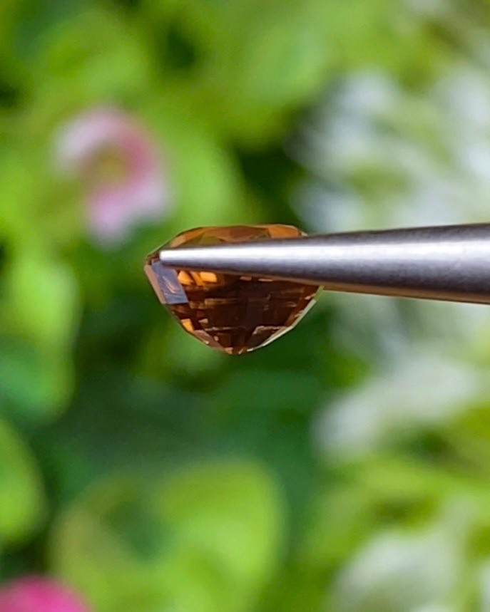 พลอย เพทาย (Zircon) 1.61 กะรัต (Cts.) พลอยแท้ อัญมณีมงคลประจําวันเกิด เครื่องประดับพลอย
