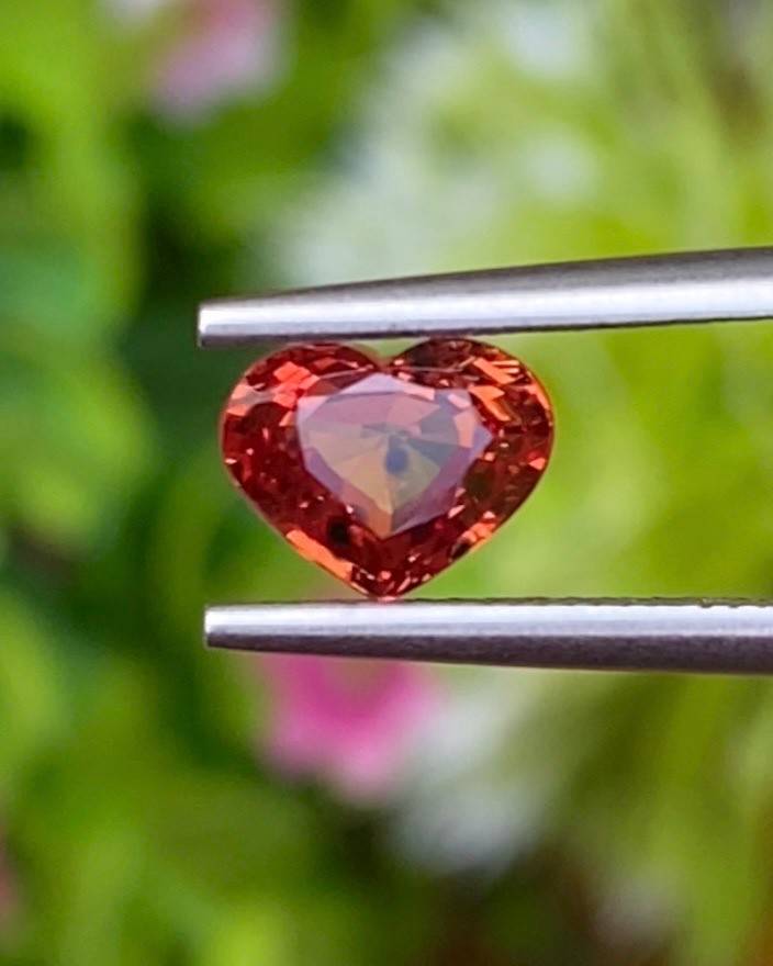 พลอย ออเรนจ์ แซฟไฟร์ Orange Sapphire 0.97 กะรัต (Cts.) พลอยแท้ อัญมณีมงคลประจําวันเกิด เครื่องประดับพลอย