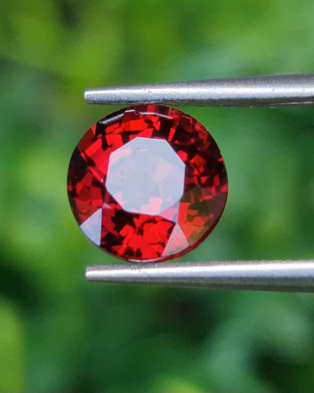 พลอย โรโดไลต์ กาเน็ท Rhodolite Garnet 2.35 กะรัต Cts.พลอยแท้ อัญมณีมงคลประจําวันเกิด เครื่องประดับพลอย