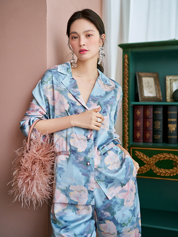 🚩พร้อมส่ง🚩ชุดนอนซาติน Silk Satin ไหมซาตินเกรดพรีเมี่ยม สีพาสเทลพิมพ์ลายดอกน่ารัก ผ้านุ่มลื่นละมุนผิว (ST121)