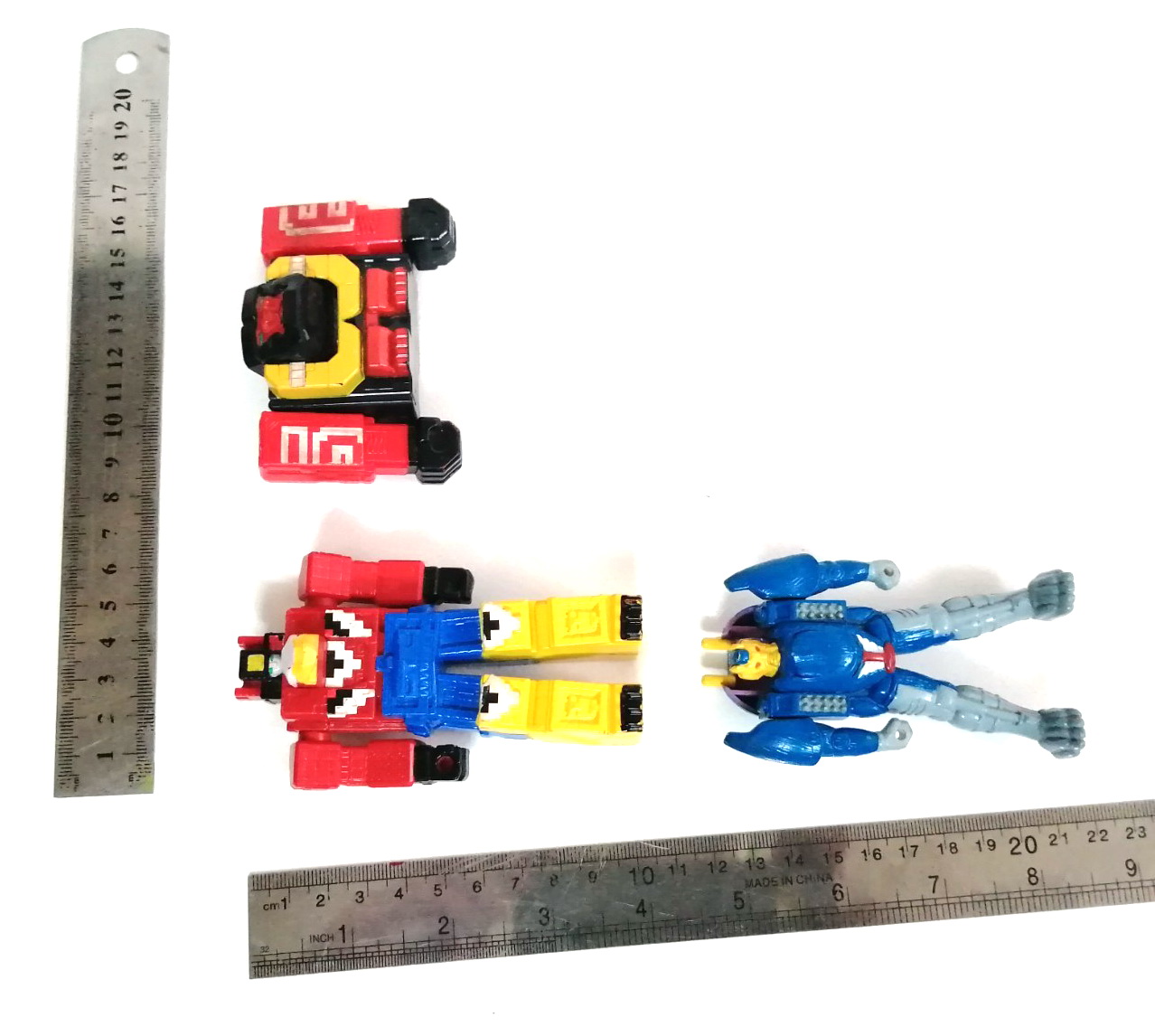 แคนดี้ทอย หุ่นยนต์รวมร่างไม่ได้ ขยับแขนได้ สภาพดีมีรอยบ้าง ขนาดตามรูป