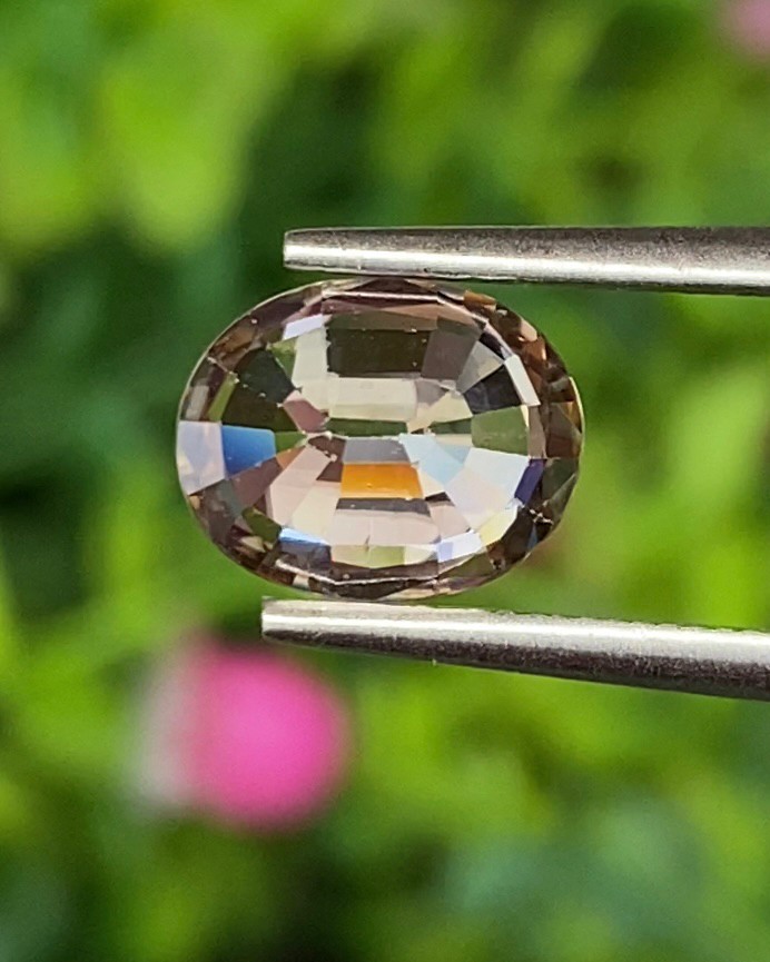 พลอย เพทาย (Zircon) 2.41 กะรัต (Cts.) พลอยแท้ อัญมณีมงคลประจําวันเกิด เครื่องประดับพลอย