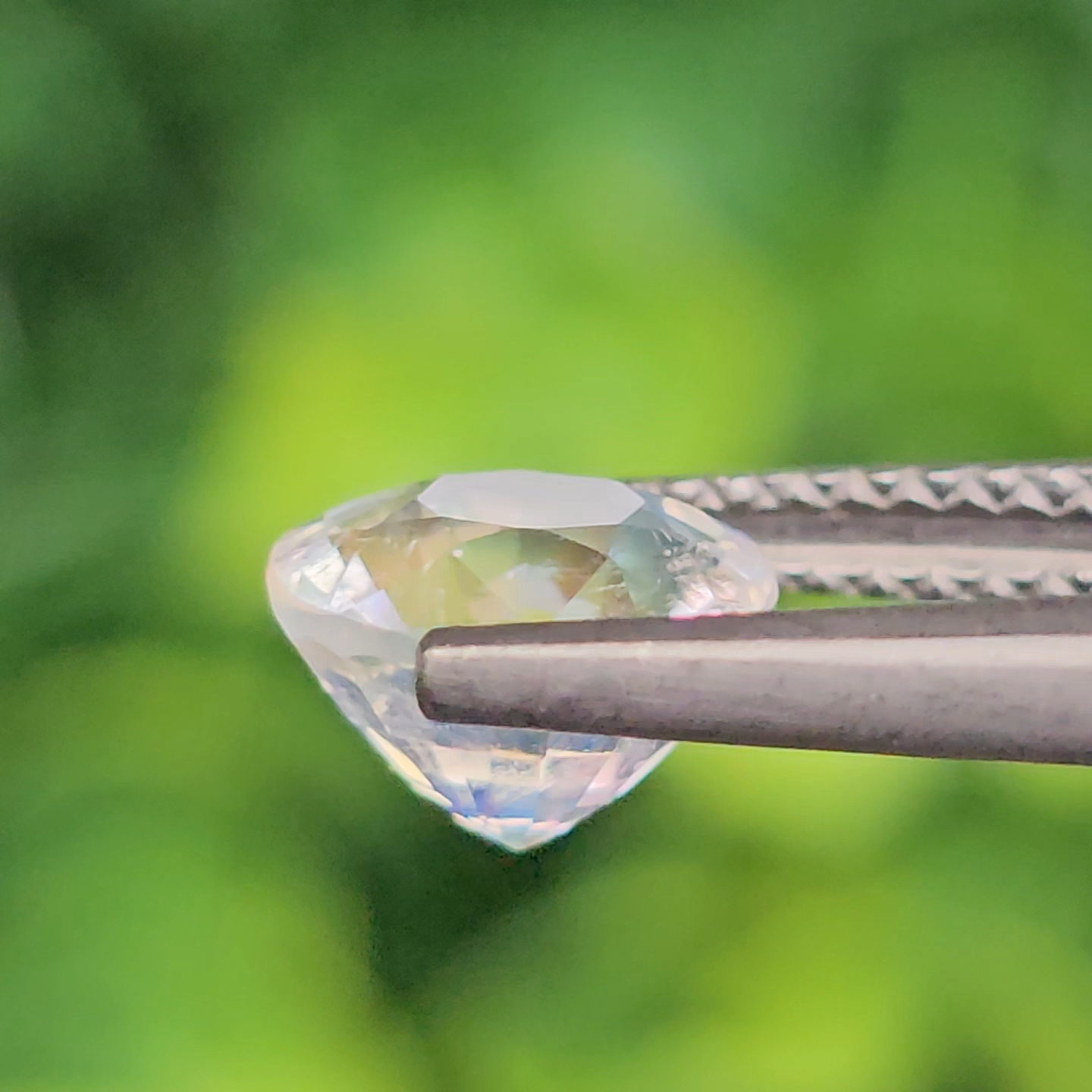 พลอย มูนสโตน เรนโบว์ rainbow moonstone 1.47 กะรัต (cts.) พลอยแท้ อัญมณีมงคลประจําวันเกิด เครื่องประดับพลอย