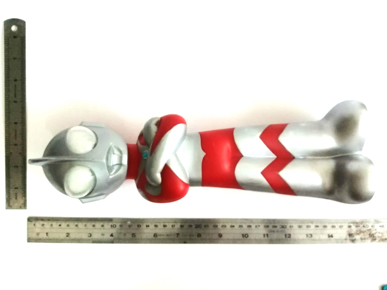 อุลตร้าแมนESSO เป็นของแถมพรีเมี่ยมแลกซื้อของน้ำมันESSO ขนาดใหญ่ สูงราว16-17 นิ้ว ***มีตำหนิตามภาพ ,ไม่มีฝาปิดด้านล่าง เป็นอีกตัวที่ตามหากันมาก