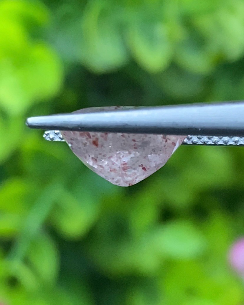 พลอย สตอเบอรี่ ควอตซ์ Strawberry Quartz 2.74 กะรัต (Cts.) พลอยแท้ อัญมณีมงคลประจําวันเกิด เครื่องประดับพลอย