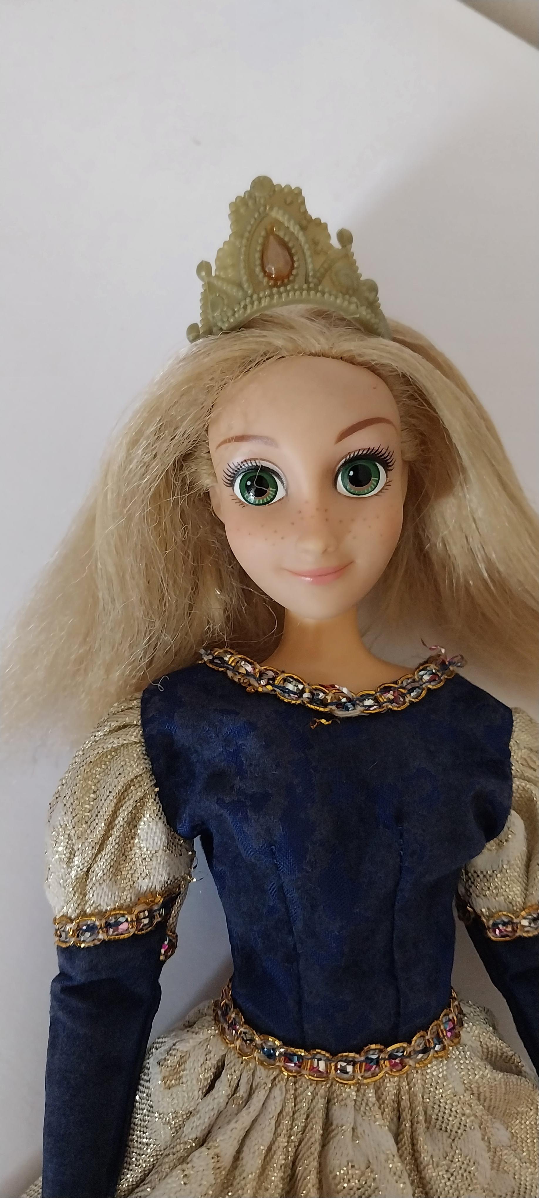 มือ2 มีหลายภาพ,ตุ๊กตา #เจ้าหญิงราพันเซล #ราปุนเซลแขนข้อต่อ ขายางพับงอได้ จาก ดิสนีย์สโตร์ **ตำหนิที่เท้า ตามภาพ ไม่มีส่วนใดหลวม แถมชุด รองเท้า มงกุฏ