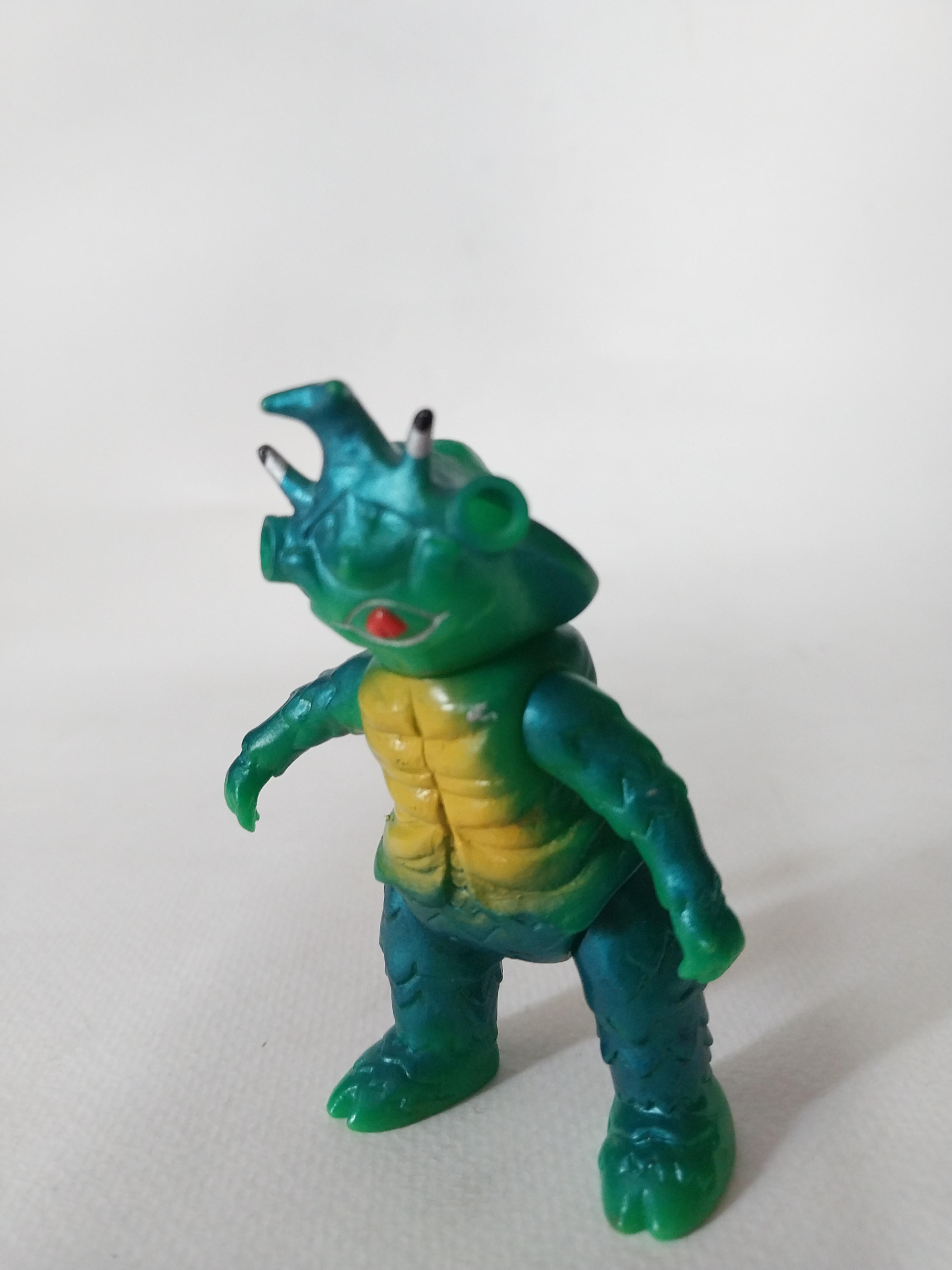 มีหลายภาพ ,*** เขาหาย ของมีตามภาพ*** มินิซอฟด๊องเลียนแบบซอฟเก่า 4นิ้วสัตว์ประหลาด แอ๊นท์เลอร์ จากอุลตร้าแมนคนแรก ขนาดตามรูป มีรอยบ้าง