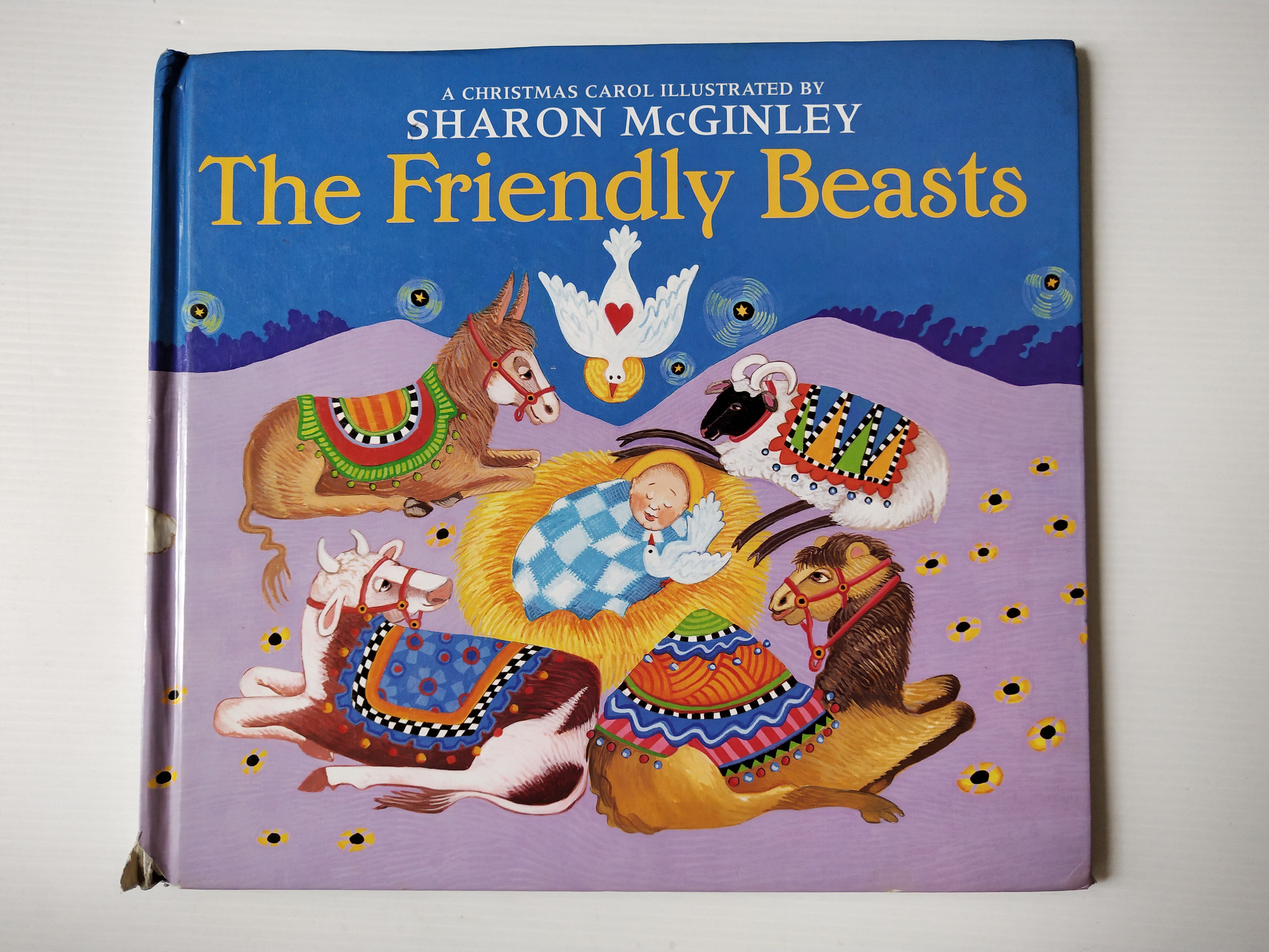 หนังสือนิทาน**มีตำหนิ โปรดดูทุกภาพ ฉบับภาษาอังกฤษ The Friendly Beasts ,a Christmas Carol. ภาพโดย Sharon MacGinley