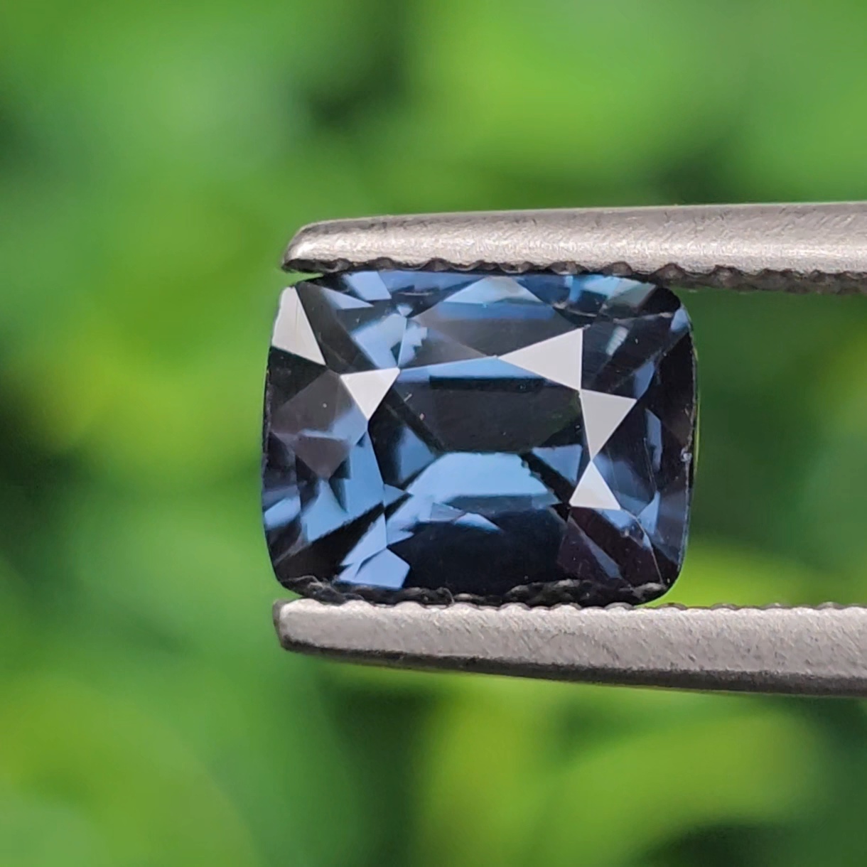 สปิเนล พม่า (Spinel Myanmar) 1.27 กะรัต (Cts.) พลอยแท้ อัญมณีมงคลประจําวันเกิด เครื่องประดับพลอย