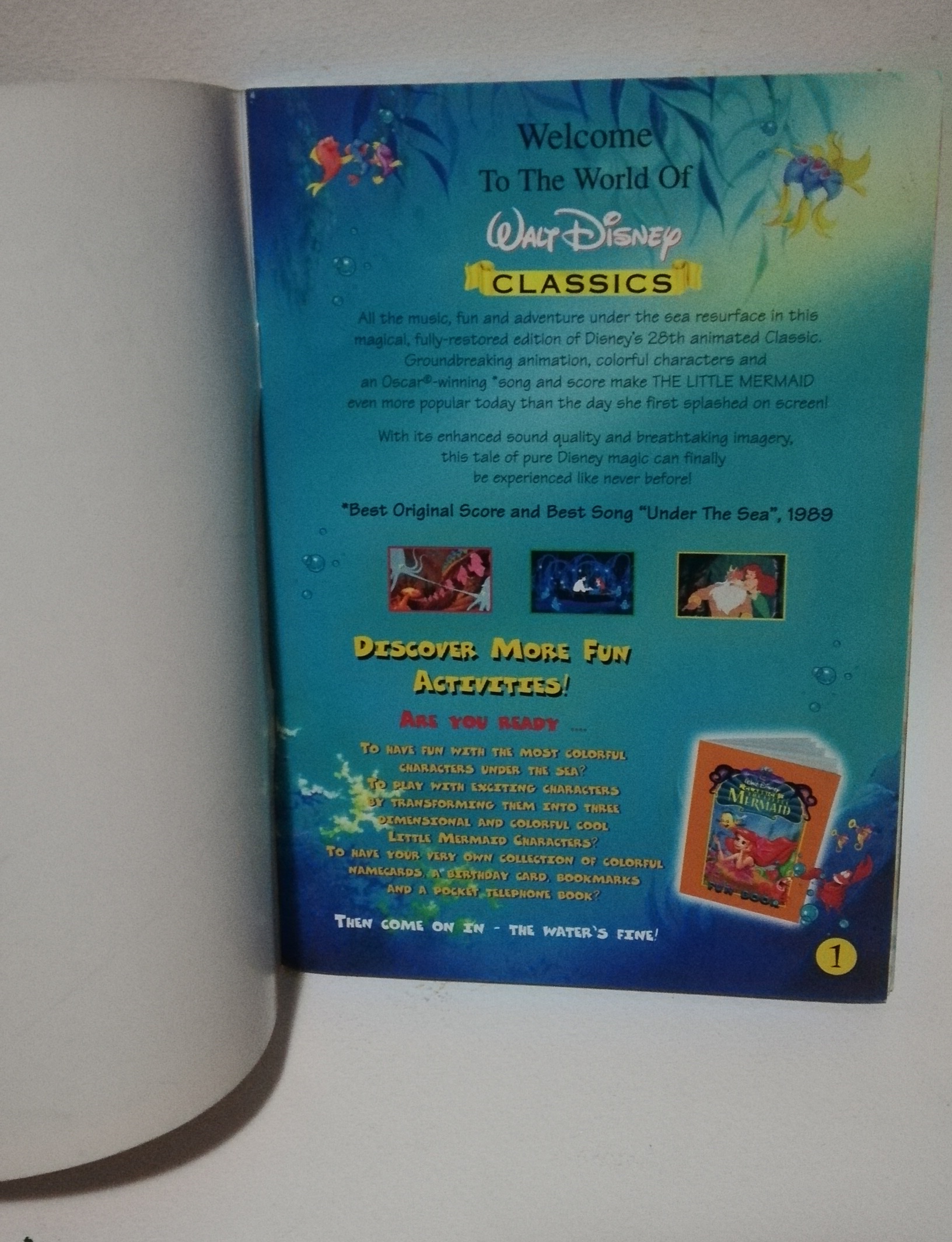 มีหลายภาพ, มีตำหนิ โปรดดูทุกภาพ, สมุดภาพเจ้าหญิงเงือกน้อยแอเรียล, the Little Mermaid ขนาด 19 cm, เป็นสมุดภาพการ์ด ที่คั่นหนังสือ ป้ายสมุดโทรศัพท์การ์ดอวยพรวันเกิดตัวแขวนโทรศัพท์มือถือเป็นกระดาษสแตนดี้และภาพระบายสี เป็นภาพเงือกน้อยแอเรียล Little Mermaid