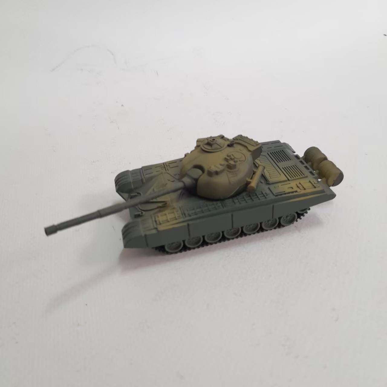 มีหลายภาพ,รถถังพลาสติกสำเร็จรูป T72 M1ทำสีแล้ว งานเก่า มือสอง สภาพดี มีรอยบ้าง