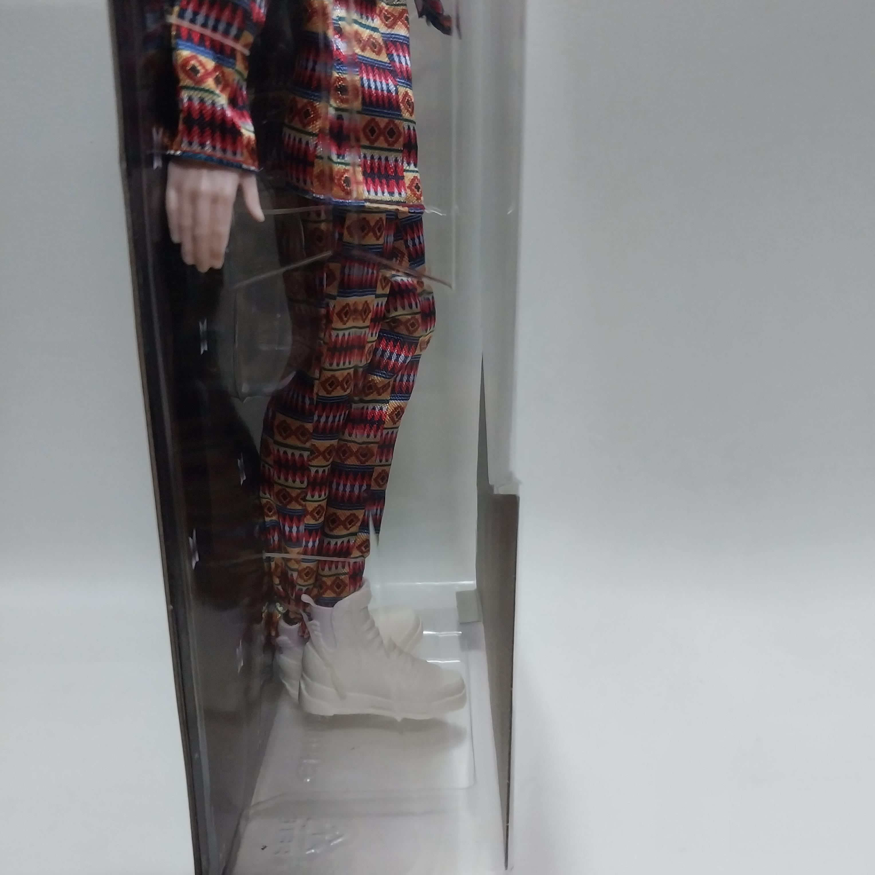 มีหลายภาพ มือ1 กล่องชำรุดบ้าง มีหลายภาพ ตุ๊กตาบอยแบรนด์เกาหลี BTS ของแท้แมทเทล