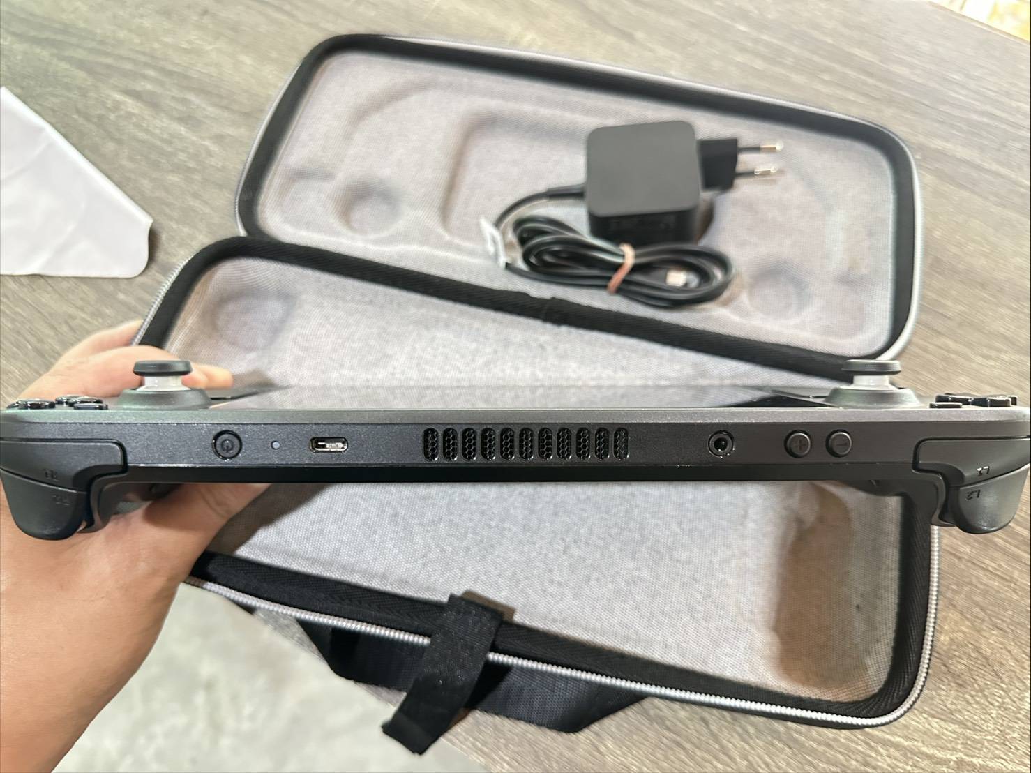 Steamdeck By Valve รุ่น LCD AMD Custom APU 0405(16GB/M.2 512GM)+Adapter+กระเป๋า