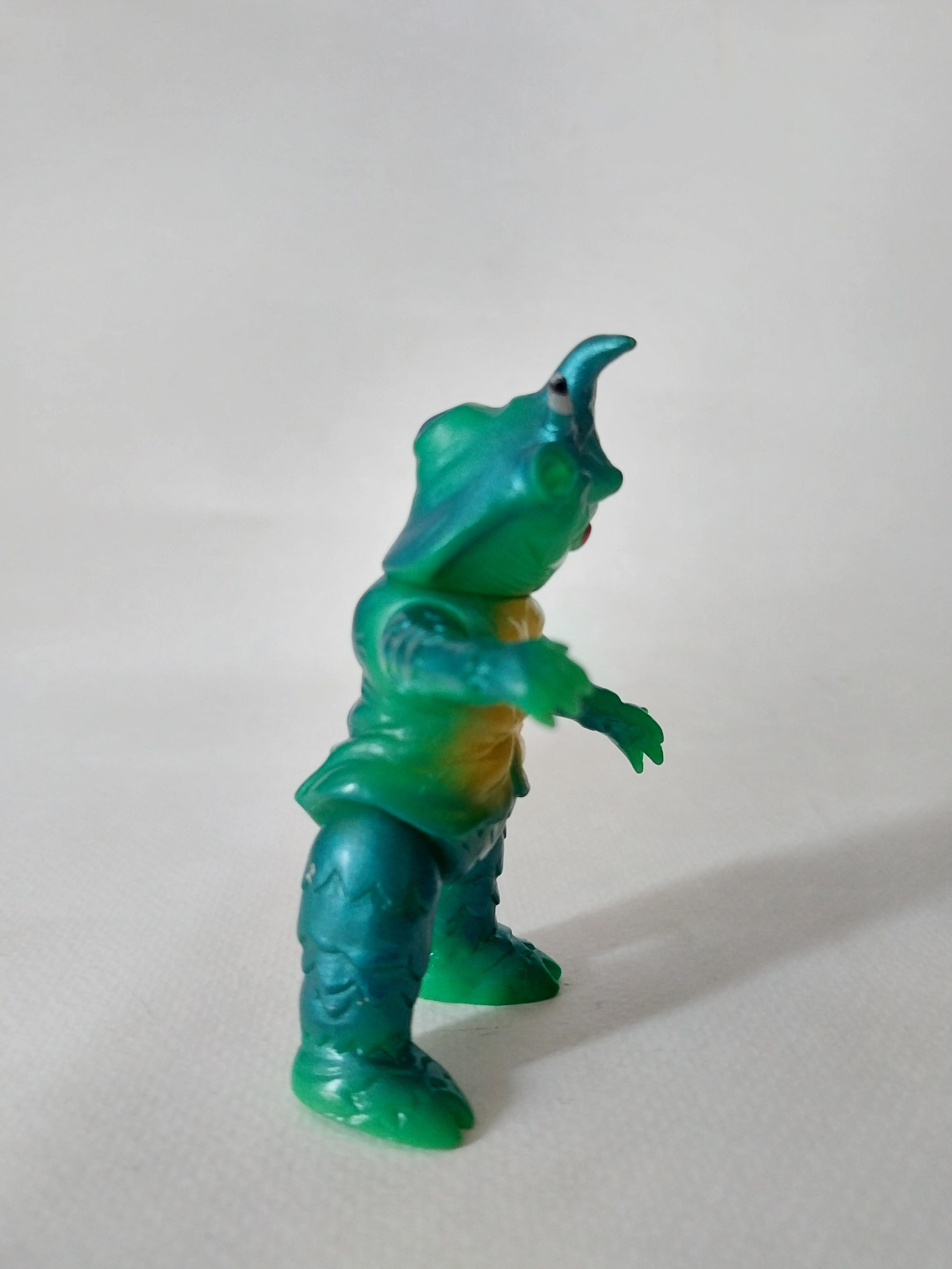 มีหลายภาพ ,*** เขาหาย ของมีตามภาพ*** มินิซอฟด๊องเลียนแบบซอฟเก่า 4นิ้วสัตว์ประหลาด แอ๊นท์เลอร์ จากอุลตร้าแมนคนแรก ขนาดตามรูป มีรอยบ้าง