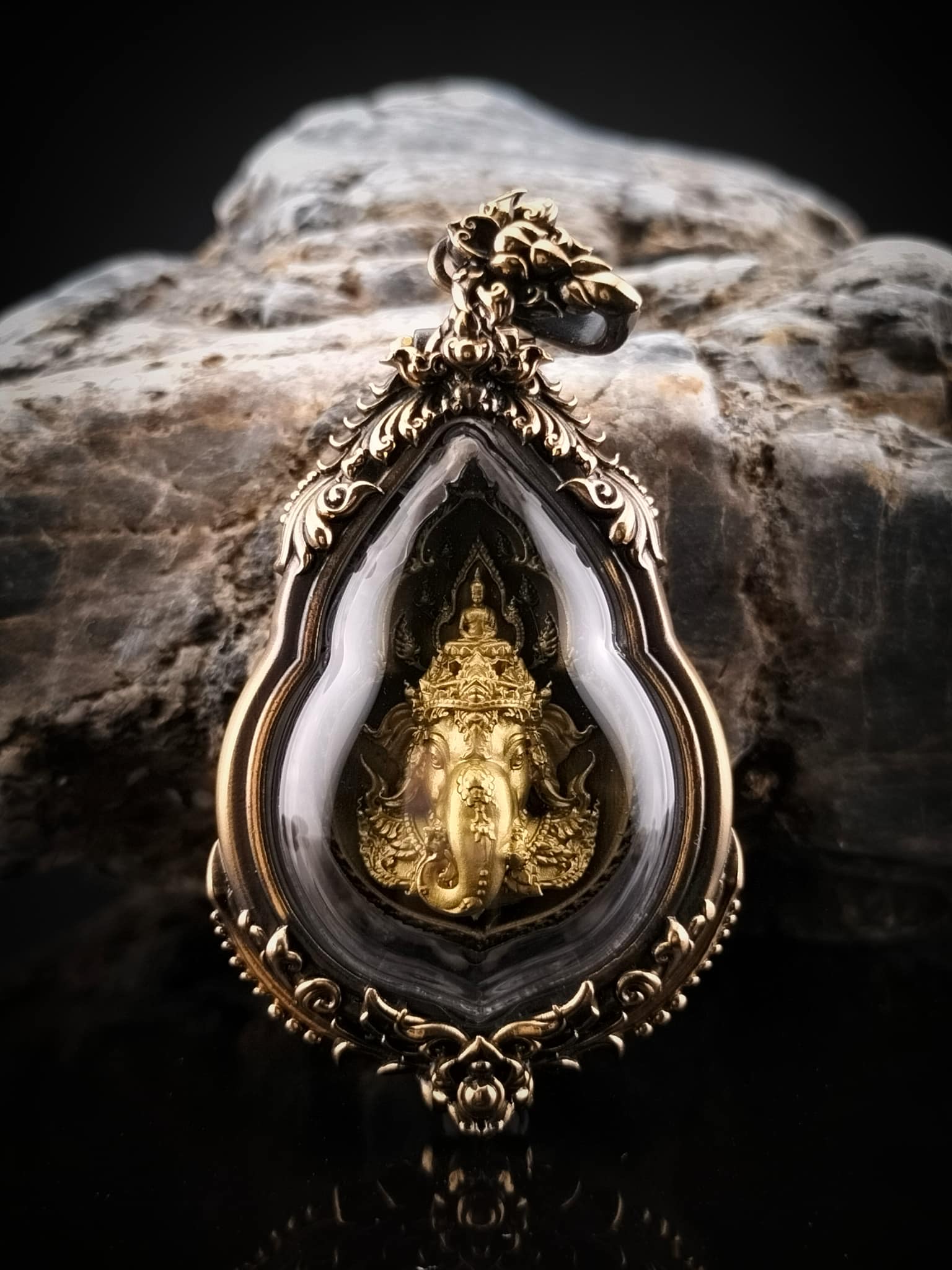 🕉️ พระพิฆเนศรุ่นมหาเทพสุขนิรันดร์ (พิมพ์เล็ก) เนื้อทองเหลืองซาติน เลี่ยมกรอบทองเหลืองซาติน