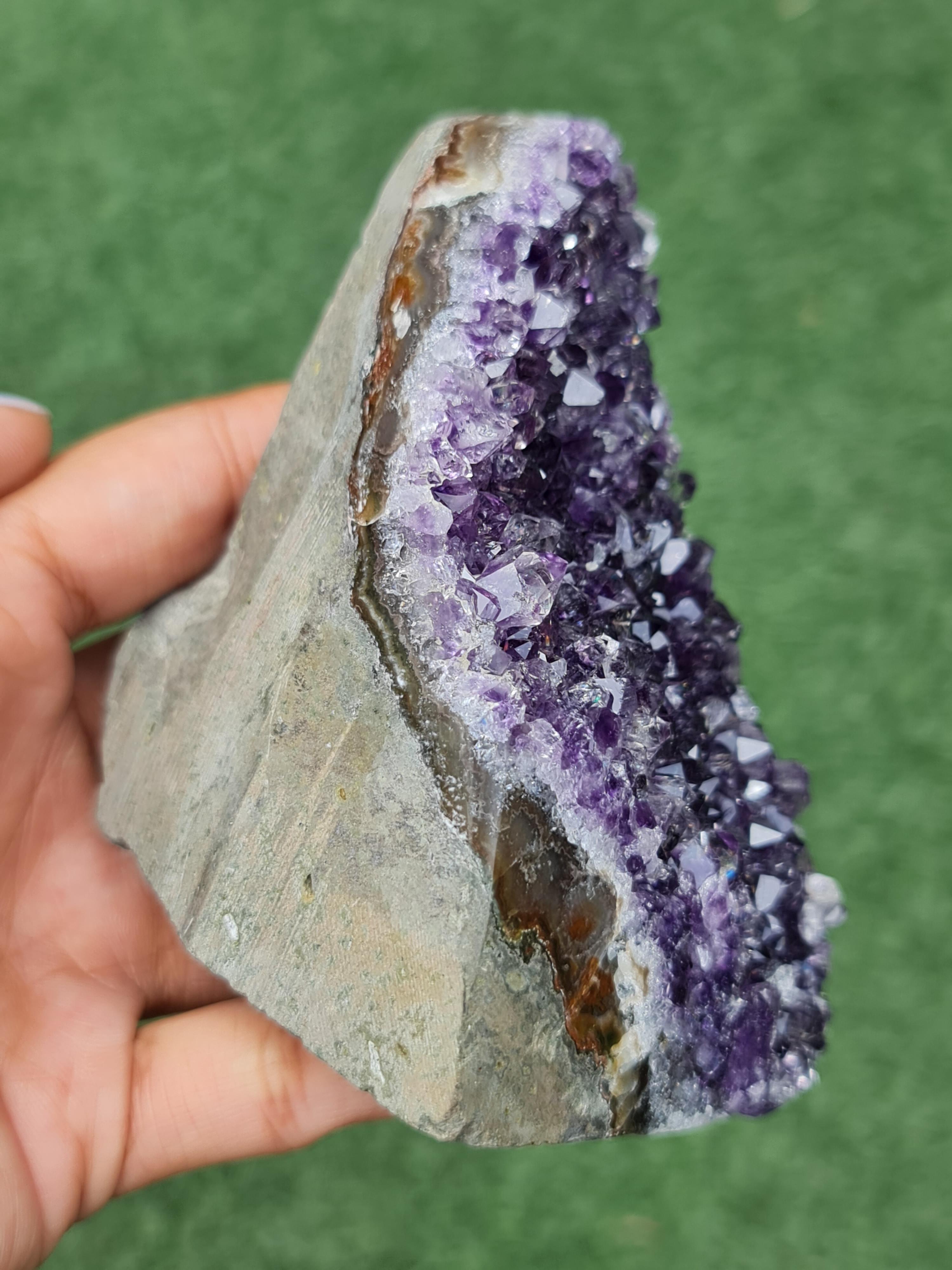 ก้อน ผลึก อเมทิส จีโอด Amethyst Geode 476 กรัม (grams.) พลอยแท้ อัญมณีมงคลประจําวันเกิด เครื่องประดับพลอย