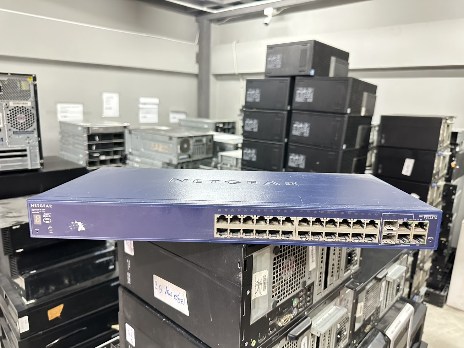 Switch Netgear ProSafe FS728TS - ProSafe 24+4 Smart Switch Netgear FS728TS