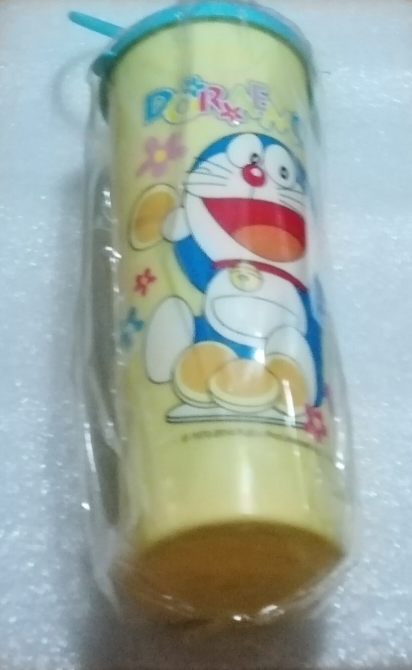 ของสะสม กระบอกใส่น้ำพลาสติกสีเหลือง พร้อมฝาสีฟ้า ลาย โดราเอม่อน, Doraemon