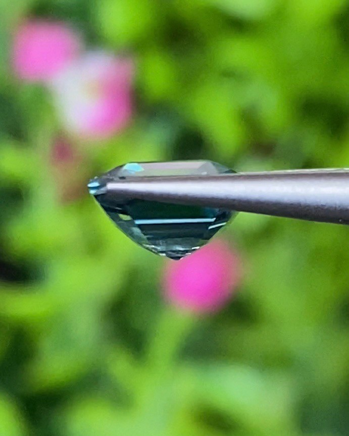 พลอย เพทาย (Zircon) 2.48 กะรัต (Cts.) พลอยแท้ อัญมณีมงคลประจําวันเกิด เครื่องประดับพลอย