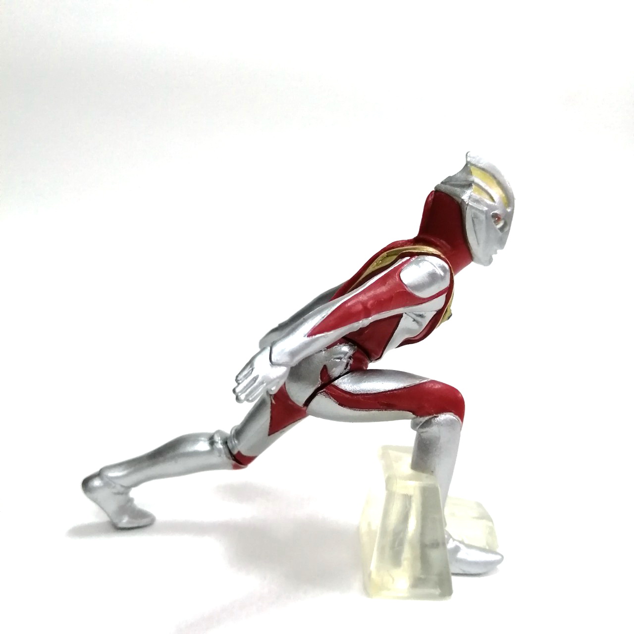 กาชาปอง อุลตร้าแมนไกอาท่าปล่อยแสง มีรอยบ้าง มีใบปิดมีน้ำแข็ง ขนาดตามรูป