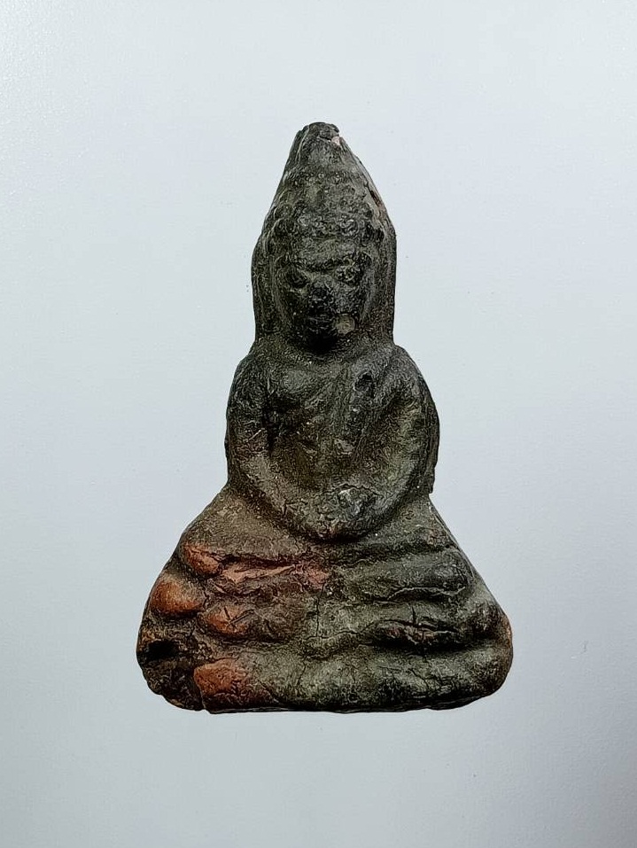 ผ3901 พระเดี่ยวดำ เดี่ยวแดง เนื้อดิน ไม่ทราบที่