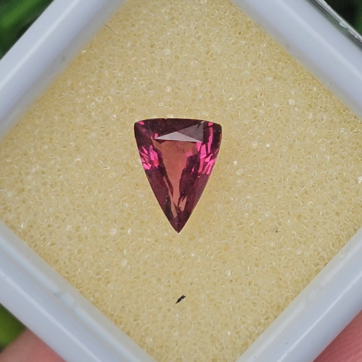 พลอย อุมบาไลต์ การ์เน็ต Umbalite Garnet 1.10 กะรัต (Cts.) ดิบ Unheated ลอยแท้ อัญมณีมงคลประจําวันเกิด เครื่องประดับพลอย
