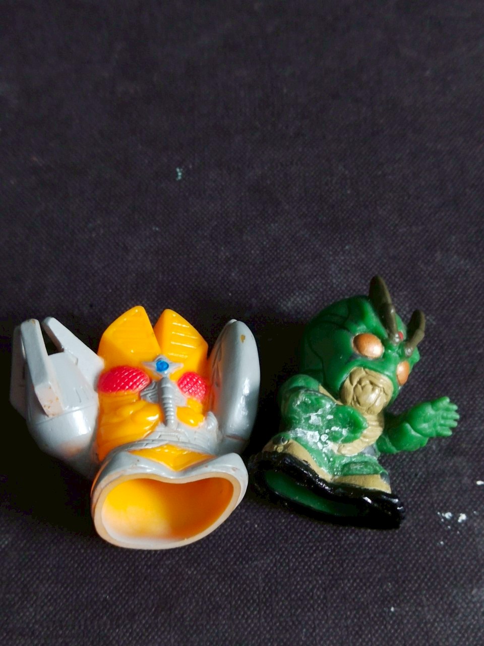 มีหลายภาพ ตุ๊กตาสวมนิ้ว สัตว์ประหลาดบัลตั้น และ ไรเดอร์ชิน