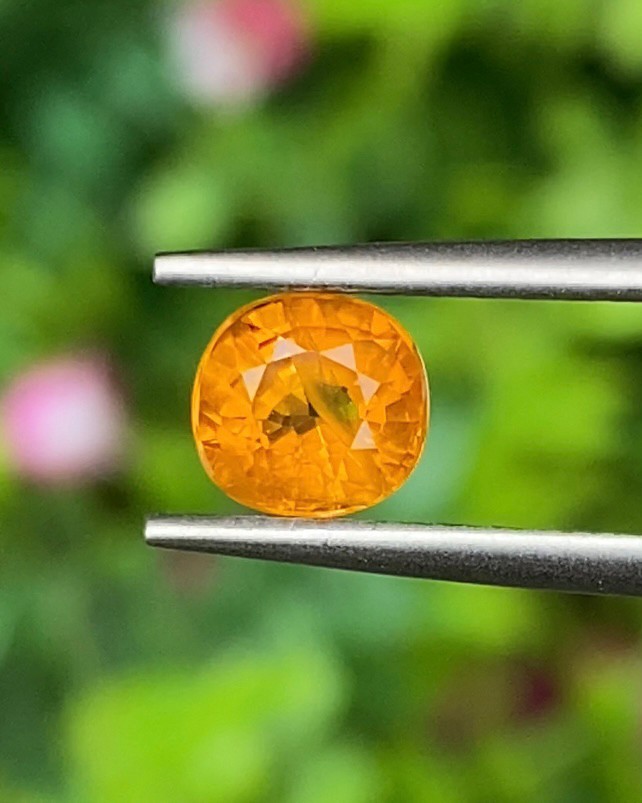 พลอย บุษราคัม yellow sapphire 1.11 กะรัต (Cts.) พลอยแท้ อัญมณีมงคลประจําวันเกิด เครื่องประดับพลอย
