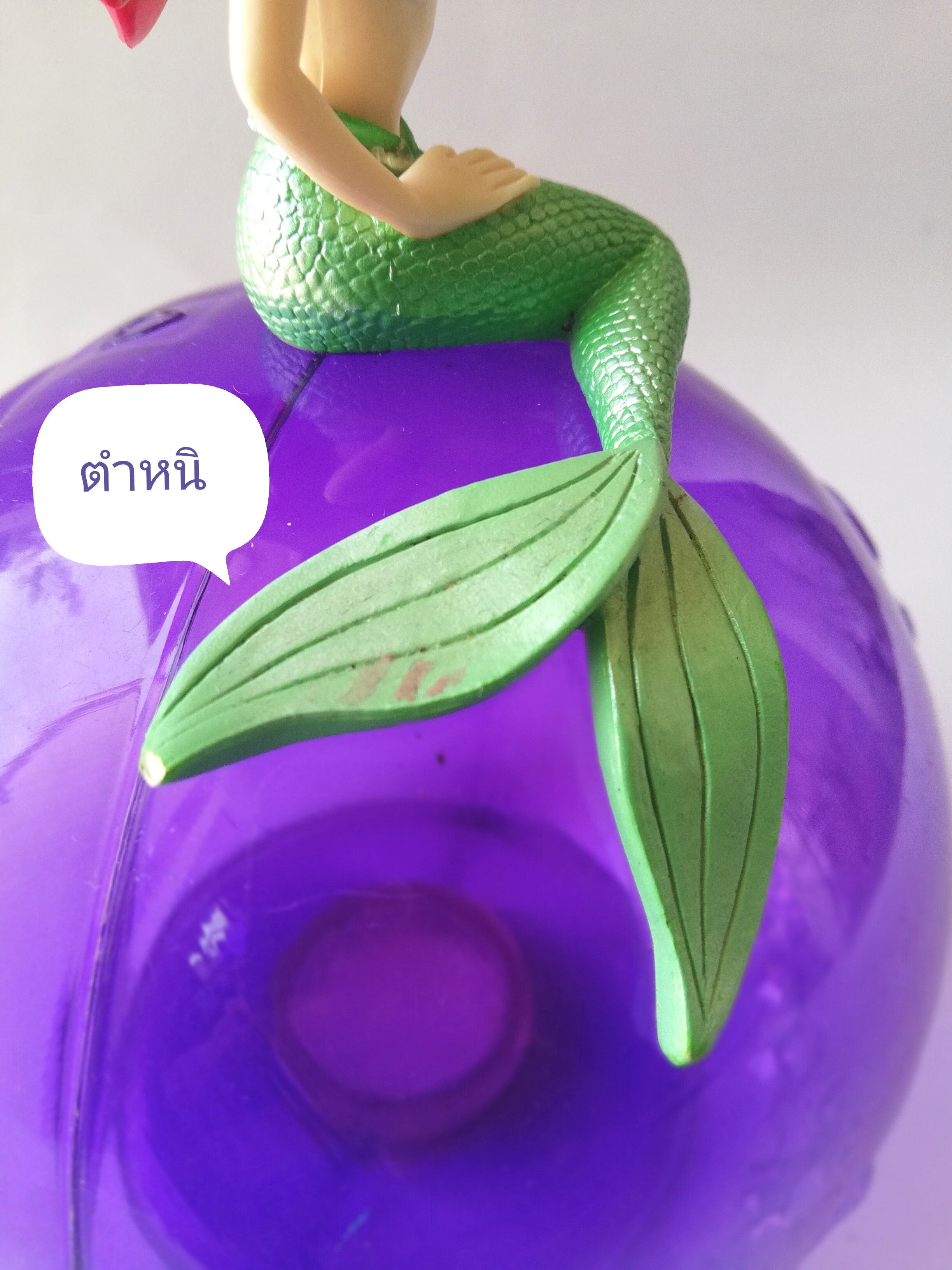 ของสะสม **ไม่มีก้นกระปุก และมีตำหนิ โปรดดูทุกภาพ, ของสะสมจากธนาคารไทยพานิชย์ เจ้าหญิงเงือกน้อย the Little Mermaid, แอเรี่ยล Arial ลิตเติ้ลเมอร์เมด เป็นกระปุกออมสิน แอเรี่ยลนั่งบนระปุกทรงกลมสีม่วงใส สูงประมาณ 7.5" กว้างประมาณ4.5" ดิสนีย์ปริ๊นเซส