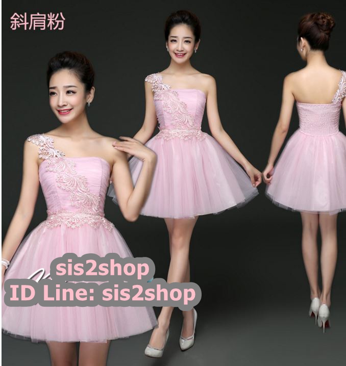 พร้อมส่ง ชุดเดรสสั้น เกาะอก ไหล่เดียว จับสม๊อกด้านหลัง ผ้าตาข่ายแต่งดอกไม้ปักมุก สีชมพู