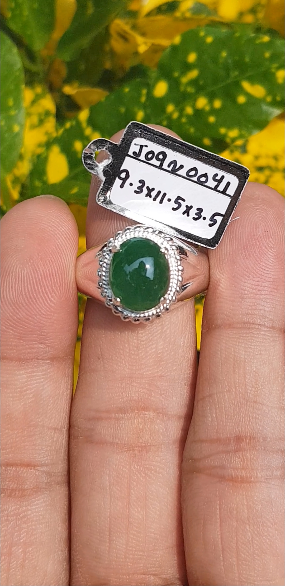 หยก พม่า แท้ Jade แหวนหยก 翡翠戒指 (Jadeite ring) 3.03 กะรัต (Cts.) (Size) 60ดิบ ไม่ผ่านการปรับปรุง (Type A) พม่า (Myanmar)