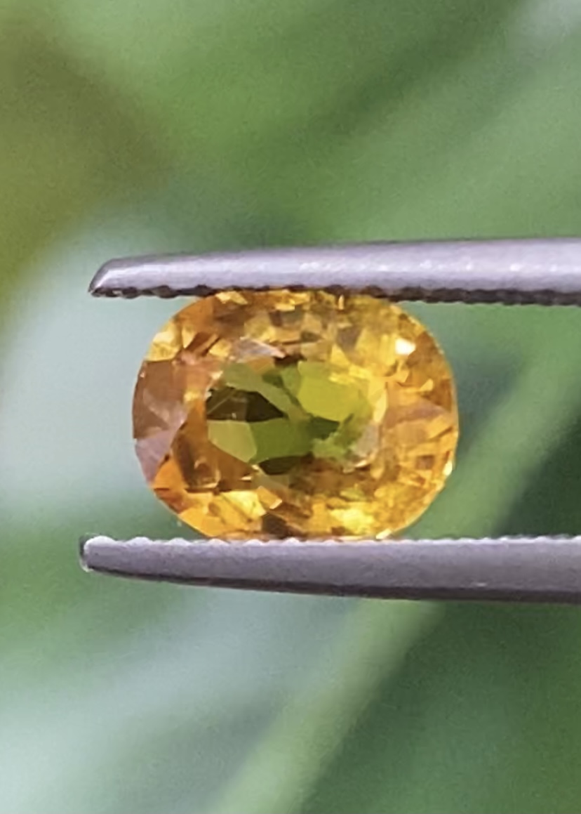 พลอย บุษราคัม Yellow Sapphire 1.46 กะรัต (Cts.) พลอยแท้ อัญมณีมงคลประจําวันเกิด เครื่องประดับพลอย
