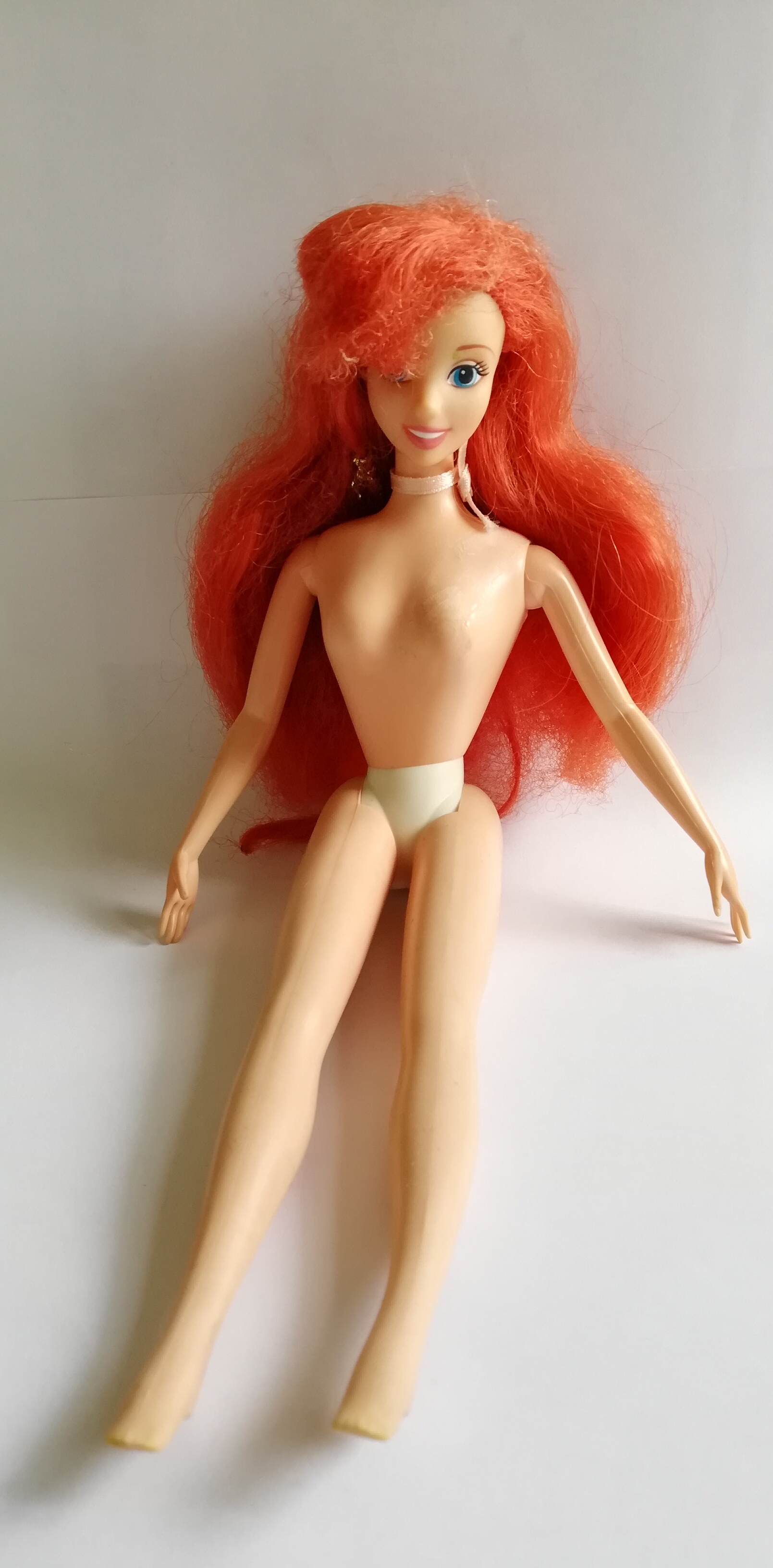 ตุ๊กตาเจ้าหญิงดิสนีย์ แอเรี่ยล ลิตเติ้ลเมอเมด โลโก้ Disney ที่ท้ายทอย Made in Chinaเจ้าหญิงดิสนีย์ Disney Priness เจ้าหญิงแอเรี่ยล** ผมแดงฟูตามภาพ มีตำหนิที่ผิวถลอกที่หน้าอกด้านซ้ายและหลัง