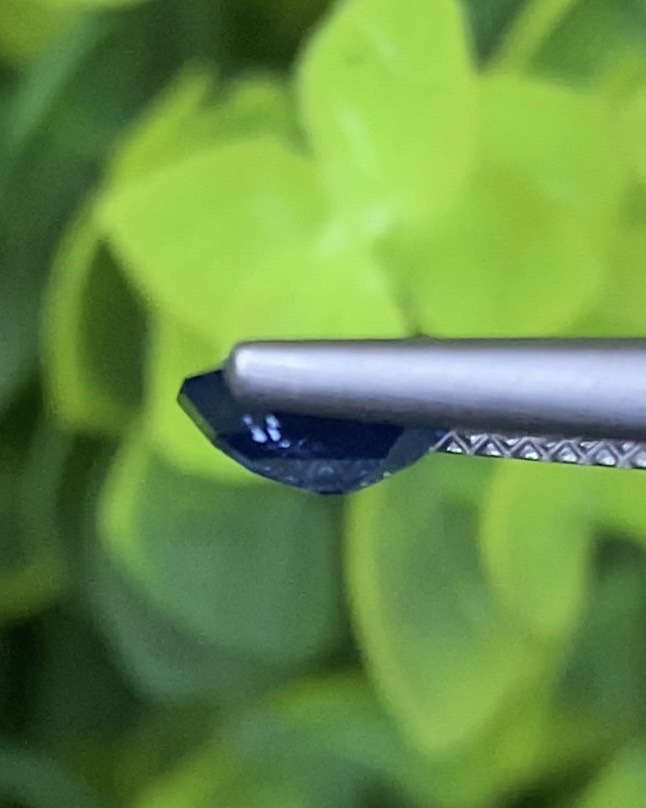 ไพลิน (Blue Sapphire) 1.21 กะรัต (Cts.) สีพิเศษ คอนฟลาวเวอร์ บลู (Cornflower Blue) พร้อมใบเซอร์ 2 ใบ พลอยแท้ อัญมณีมงคลประจําวันเกิด เครื่องประดับพลอย