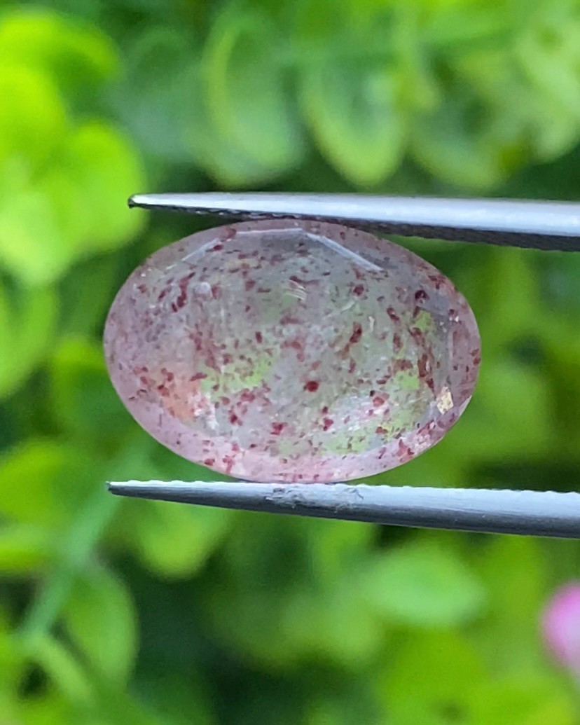 พลอย สตอเบอรี่ ควอตซ์ Strawberry Quartz 5.49 กะรัต (Cts.) พลอยแท้ อัญมณีมงคลประจําวันเกิด เครื่องประดับพลอย