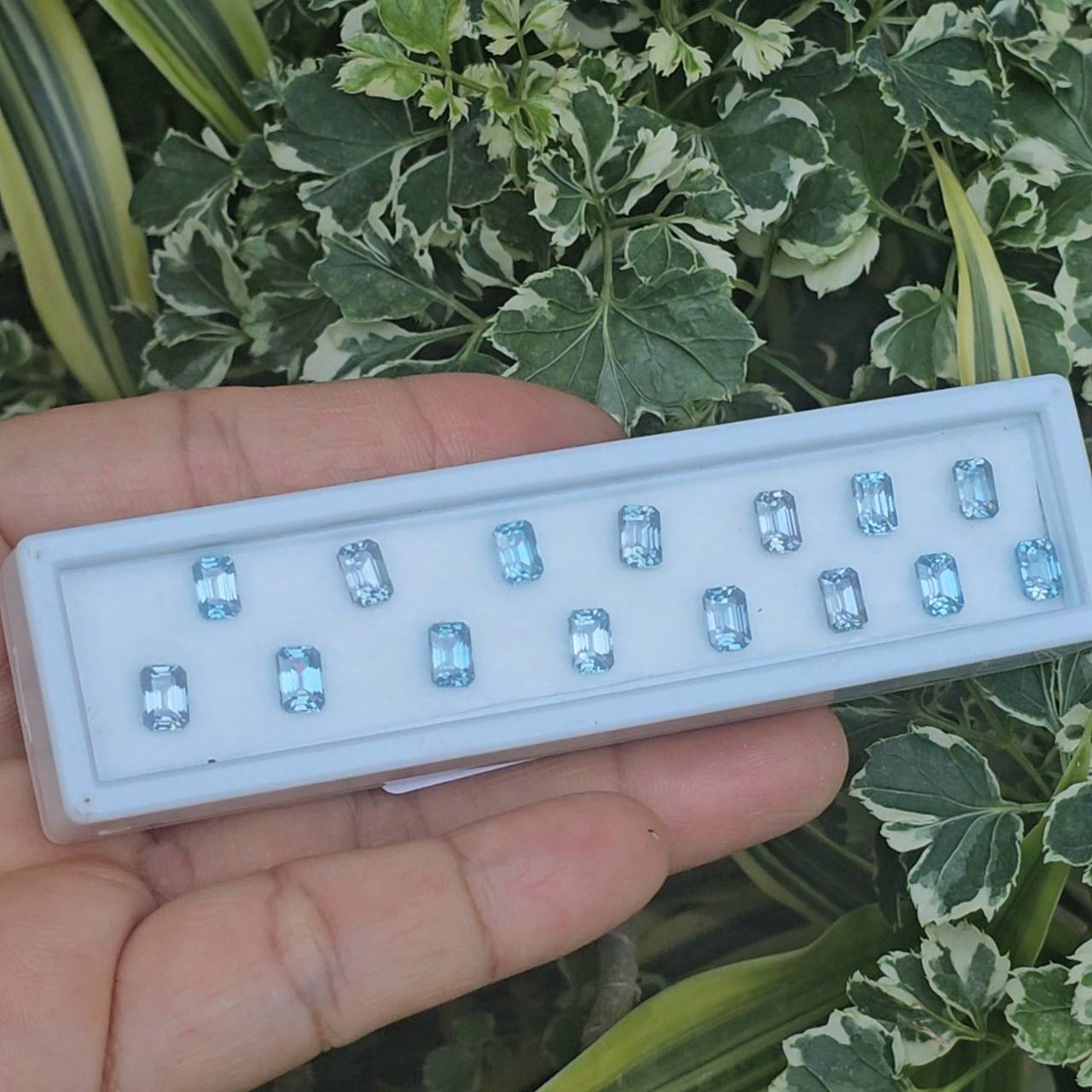 พลอย เพทาย (Zircon) 15.05 กะรัต (Cts.) 15 (Pcs.) พลอยแท้ อัญมณีมงคลประจําวันเกิด เครื่องประดับพลอย