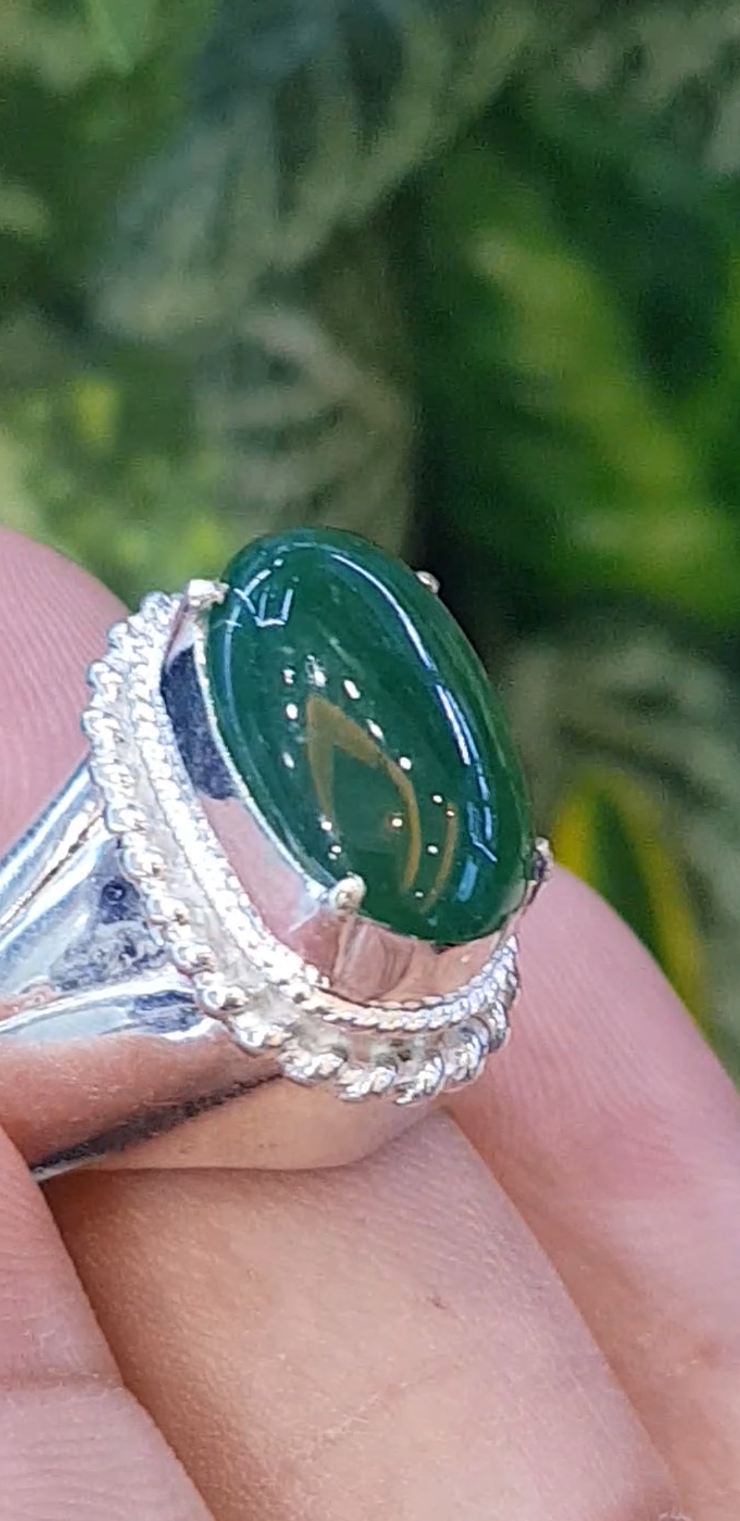 หยก พม่า แท้ Jade แหวนหยก 翡翠戒指 (Jadeite ring) 3.57 กะรัต (Cts.) (Size) 61 ดิบ ไม่ผ่านการปรับปรุง (Type A) พม่า (Myanmar)