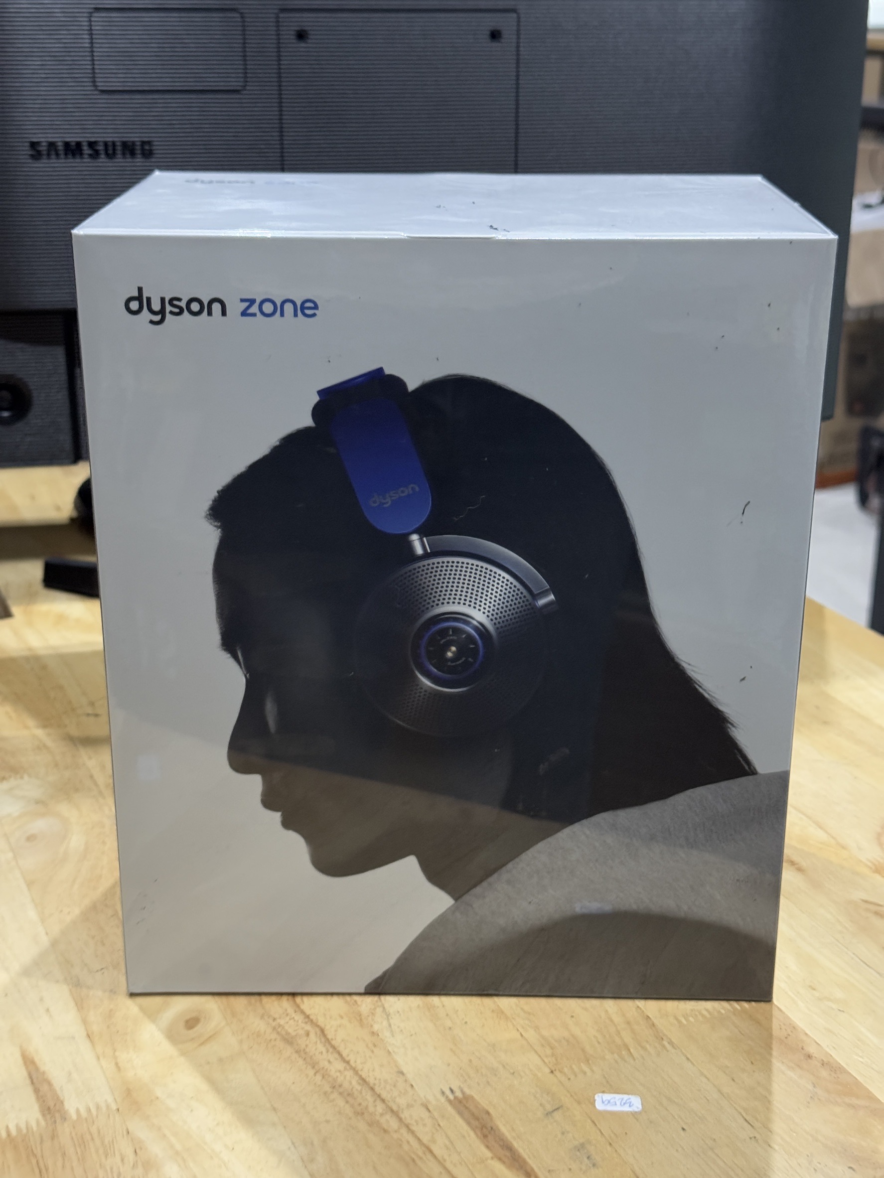 เฮดโฟนตัดเสียงรบกวน Dyson Zone รุ่น HP WP01 (สีปรัสเซียนบลู/ไบร์ทคอปเปอร์)
