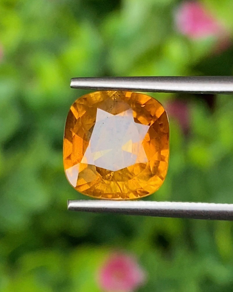 พลอย บุษราคัม Yellow Sapphire 5.02 กะรัต (Cts.) พลอยแท้ อัญมณีมงคลประจําวันเกิด เครื่องประดับพลอย
