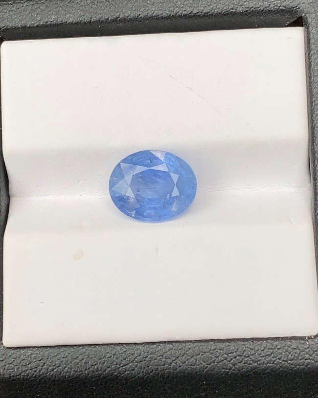 พลอย ไพลิน blue sapphire 3.88 กะรัต (Cts.) พลอยแท้ อัญมณีมงคลประจําวันเกิด เครื่องประดับพลอย
