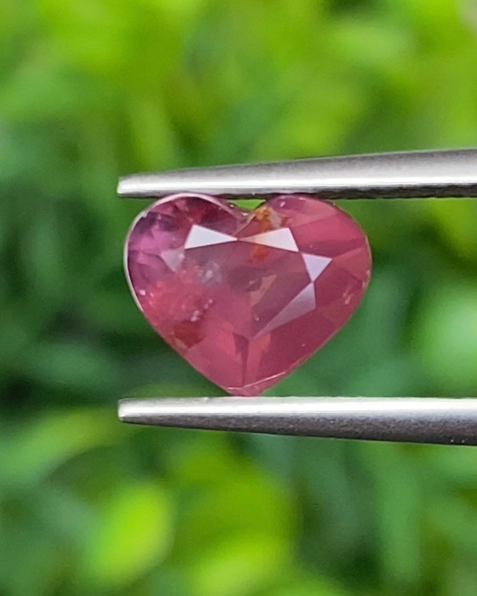 พลอย ทับทิม Ruby sapphire 2.09 กะรัต (Cts) ดิบ Unheated พลอยแท้ อัญมณีมงคลประจําวันเกิด เครื่องประดับพลอย