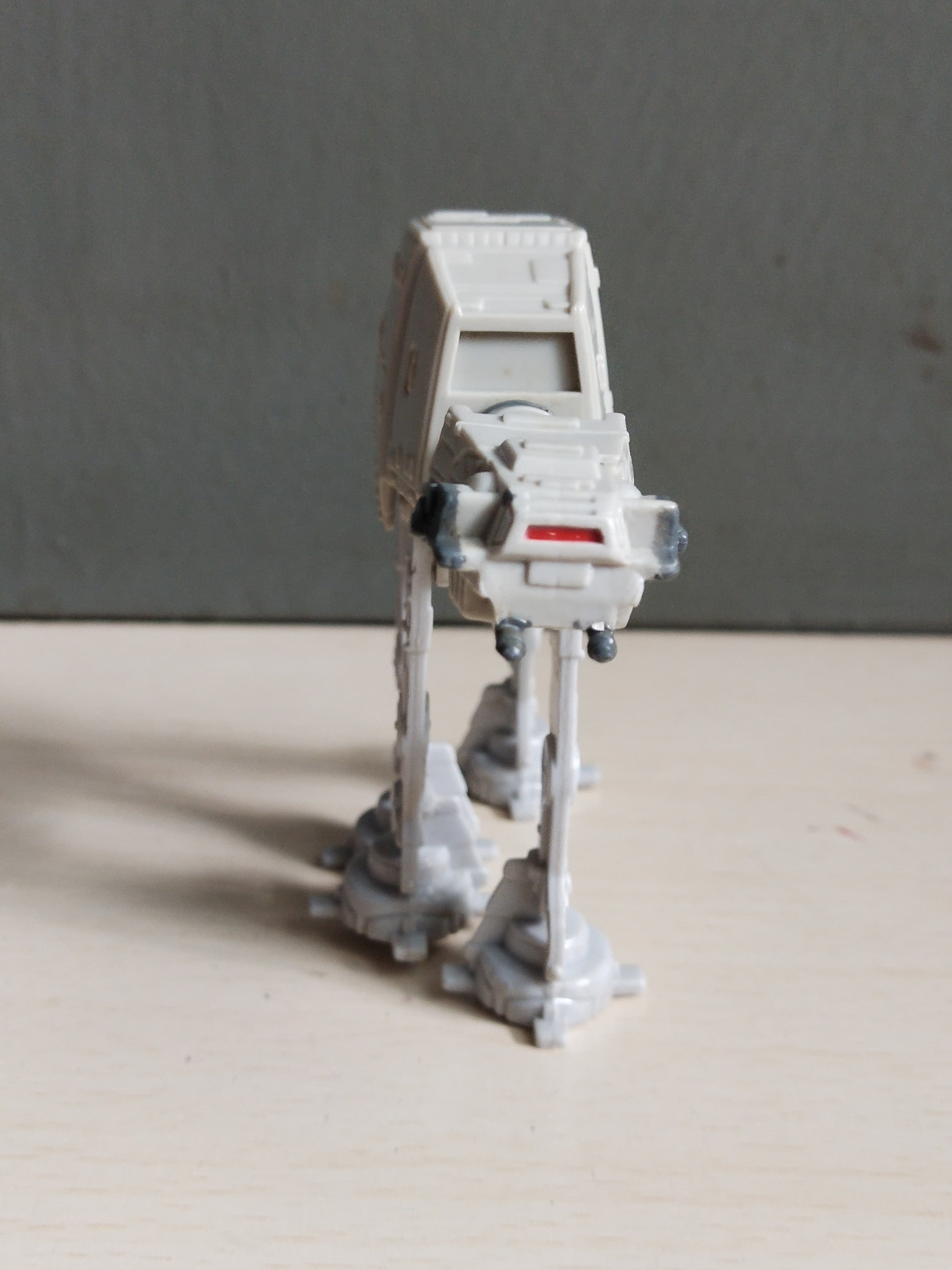 มีหลายภาพ, ของสะสมจาก KFC หุ่น at at Walker จาก Star Wars