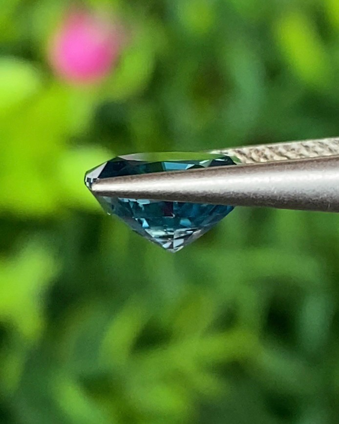 พลอย เพทาย (Zircon) 2.82 กะรัต (Cts.) พลอยแท้ อัญมณีมงคลประจําวันเกิด เครื่องประดับพลอย