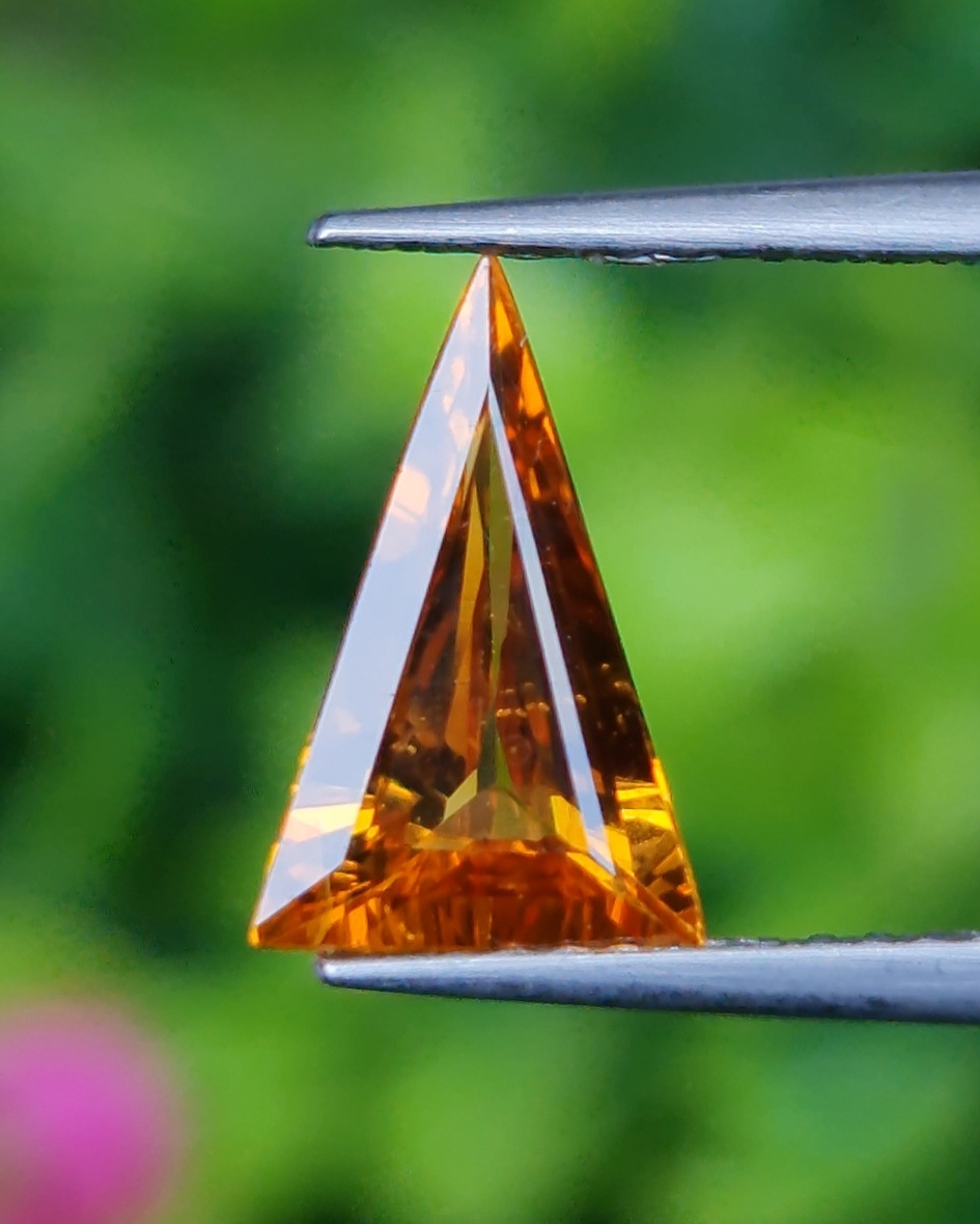 พลอย บุษราคัม yellow sapphire 1.05 กะรัต (Cts.) พลอยแท้ อัญมณีมงคลประจําวันเกิด เครื่องประดับพลอย